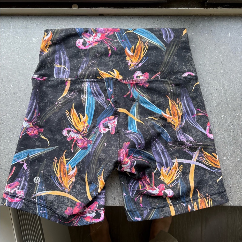 LIKE NEW! LULULEMON wunder train high rise short 6 inch inseam size 6